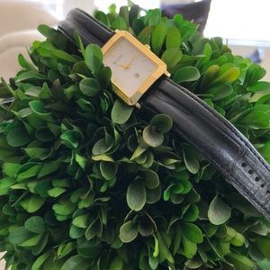 Bulova Beatiful Ladies/ Men's Gold Tone Watch